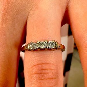 women’s wedding/engagement ring